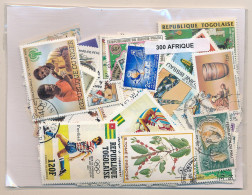 Offer   Lot Stamp - Paqueteria -  Africa 300 Sellos Diferentes  (Mixed Conditi - Vrac (max 999 Timbres)