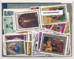 Offer   Lot Stamp - Paqueteria -  Centro África 100 Sellos Diferentes  (Mixed - Vrac (max 999 Timbres)