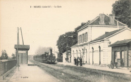 Mauves * La Gare Du Village * Arrivée Du Train * Ligne Chemin De Fer - Mauves-sur-Loire