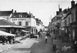 Nangis * La Rue De La Poterie Et Le Marché * Foire Marchands * Café FRANCA - Nangis