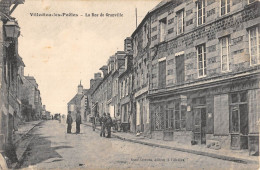 CPA 50 VILLEDIEU LES POELES LA RUE DE GRANVILLE - Villedieu