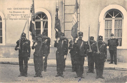 CPA 50 CHERBOURG LES DRAPEAUX DU 25e REGIMENT DE LIGNE - Cherbourg