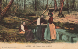 Landes * à La Fontaine , Jeunes Landaises * Types Personnages , Femmes * Porteuse D'eau - Autres & Non Classés