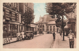 Noisy Le Sec * Boulevard De La République Et La Gare * Coiffeur * Automobile Voiture Ancienne - Noisy Le Sec