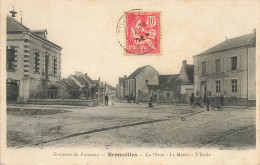 Bromeilles * La Place , La Mairie Et L'école Des Garçons Du Village * Environs De Puiseaux - Autres & Non Classés