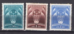 S2460 - ROMANIA ROUMANIE AERIENNE Yv N°19/21 * - Unused Stamps