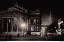 VINTAGE POSTCARD 1957  BRUSSEL BRUXELLES - De Beurs Bij Nacht La Bourse La Nuit - - Bruxelles By Night