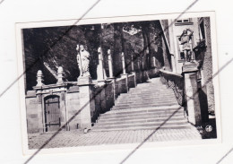 BIZARRERIE - ARLON , Montée Du Calvaire St Donat, Eglise Et Ruelle - Cartes Postales Tirées à L'envers   (B328) - Arlon