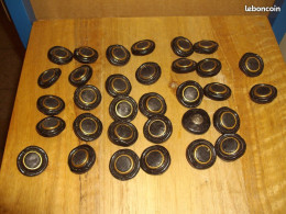 LOT DE BOUTONS ANCIEN NOIR ET DORE 3 Cm - Boutons