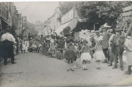 Carte Photo Fete  Magasin " Au Pierrot " Colombine Bicyclettes Fleuries - Betogingen