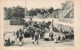 62 - GUINES - S14263 - Une Procession Petite Ville Où L'on Peut Se Rendre Par Le Tramway - Calais - Tabac -L23 - Guines