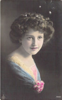 FANTAISIE - Femme - Portrait - Fleurs - Robe - Carte Postale Ancienne - Donne