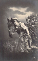 FANTAISIE - Femme - Cheval - Végétation - Carte Postale Ancienne - Autres & Non Classés