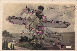 FANTAISIE - Garçon - Avion - Fleurs - Gage D'amitié - Carte Postale Ancienne - Autres & Non Classés