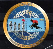 NOUVELLE-ZELANDE - NEW-ZEALAND - B/F - M/S - 2001 - CHILDREN'S HEALTH - LA SANTE DES ENFANTS - BICYCLE - VELO - CYCLISME - Hojas Bloque