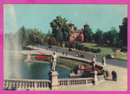 290912 / Italy - Torino (Turin) - Park Of The Valentino Monumental Fountain Car People 1959 PC Italia Italie Italien - Castello Del Valentino