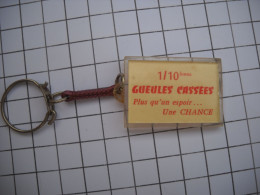 3187 Porte Clefs Clé  GUEULES CASSEES  1/10e Loterie Gueules Cassées - Schlüsselanhänger