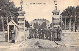 MILITARIA - STENAY - Caserne Chanzy - Porte D'honneur - 120è RI - Carte Postale Ancienne - Cimetières Militaires