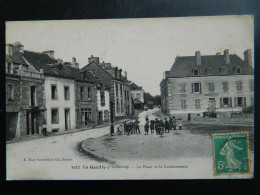 LA GACILLY                   LA PLACE DE LA GENDARMERIE - La Gacilly