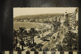 CP, 06, NICE - La Promenade Des Anglais, La Plage Et La Baie Des Anges - Leven In De Oude Stad