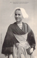 FOLKLORE - La Bretagne - Jeune Fille De SAINTE ANNE D'AURAY  - Carte Postale Ancienne - Costumi