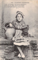 FOLKLORE - L'AUVERGNE PITTORESQUE - Petite Auvergnate à Lunettes - Carte Postale Ancienne - Trachten