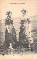 FOLKLORE - L'AUVERGNE PITTORESQUE - Deux Auvergnates - Carte Postale Ancienne - Costumes