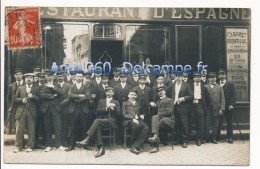 Carte-photo CPA 75 PARIS Métier à Identifier Groupe De Contrôleurs ? Restaurant D'Espagne Cabaret - Artesanos De Páris