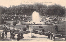 FRANCE - 78 - VERSAILLES - Les Parterres Le Jour Des Grandes Eaux - Carte Postale Ancienne - Versailles (Château)