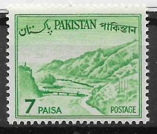 Pakistan Mlh * Very Low Hinge Trace 1964 (9 Euros) - Pakistan