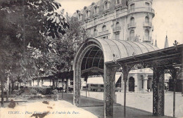 FRANCE - 03 - VICHY - Place Victor Hugo Et L'entrée Du Parc - Carte Postale Ancienne - Vichy