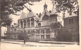 FRANCE - 02 - SAINT QUENTIN - Hôtel De Ville - Vu De La Place Coligny - Carte Postale Ancienne - Saint Quentin