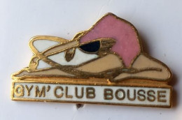 SY341 Pin's Gymnastique Gym' Club Bousse Moselle Qualité EGF Version ROSE Achat Immédiat - Gymnastique