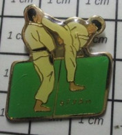 410A Pin's Pins / Beau Et Rare / SPORTS / JUDO KARATE CLUB SFJAM ? - Judo