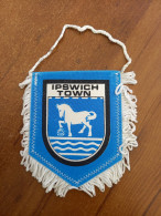 Fanion Football Ipswich Town - Vintage - Habillement, Souvenirs & Autres