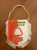 Fanion Football Nottingham Forest F.C. - Vintage - Habillement, Souvenirs & Autres