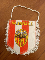 Fanion Football Valencia C.F. - Vintage - Habillement, Souvenirs & Autres