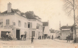 Senlis * Rue , Entrée De La Ville Et L'hôtel Des Arènes * Restaurant - Senlis