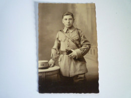 2023 - 731  Belle Photo D'un Soldat Du  110 ème Régiment D'Infanterie  (prise à Calais)   XXX - Documents