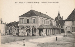 Fresnay Sur Sarthe * Place * Les Halles Et Salle Des Fêtes - Andere & Zonder Classificatie