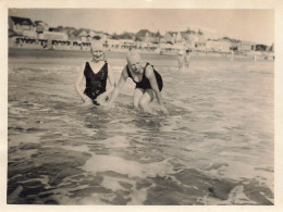 Pornichet * Baigneuses * Thème Baigneuse Bains De Mer Maillot De Bain Mode Baigneuse * Photo Ancienne 10.8x8.2cm - Pornichet