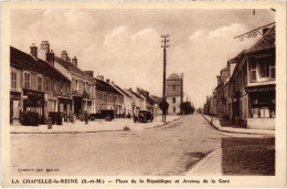 CPA LA CHAPELLE-la-REINE Place De La Republique Et Avenue De La Gare (1299875) - La Chapelle La Reine
