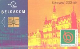 Belgium:Used Phonecard, Belgacom, 200 BEF, Buildings, 2002 - Con Chip