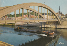 Péniche à Pont Ste Maxence (60 - Oise) Le Pont Sur L'Oise - Péniches