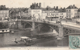 Péniche à Compiègne  (60 - Oise) Vue Du Pont Vers La Rue Solférino - Péniches