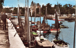 Pornic * Le Port Devcant Le Château , Quai De Gourmalon * Bateaux De Pêche - Pornic