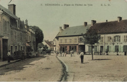 Nérondes * 1906 * Place De L'hôtel De Ville * Hôtel Du Lion D'or * REVEILLON FILS Commerce * Villageois - Nérondes
