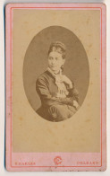 Photographie Ancienne CDV Portrait D'une Femme De Qualité époque Napoléon III Circa 1870 Photographe Charles à Orléans - Anonieme Personen