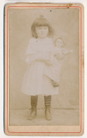 Photographie Ancienne CDV Portrait D'un Jeune Fille Fillette Et Sa Poupée Porcelaine - Anonieme Personen