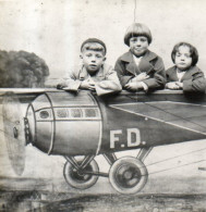 3 Enfants Dans Un Avion - Personnes